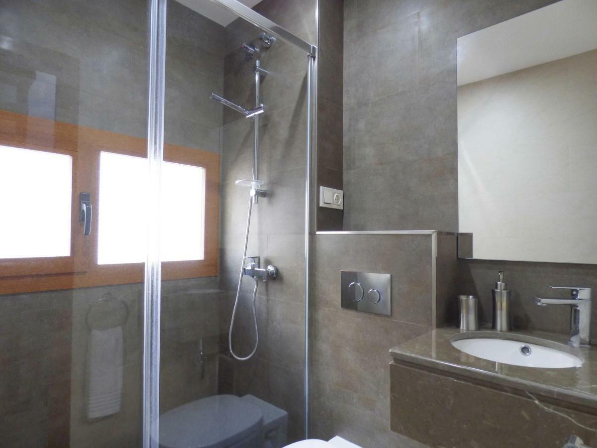 Polo Apartments - เบนาบีส ภายนอก รูปภาพ