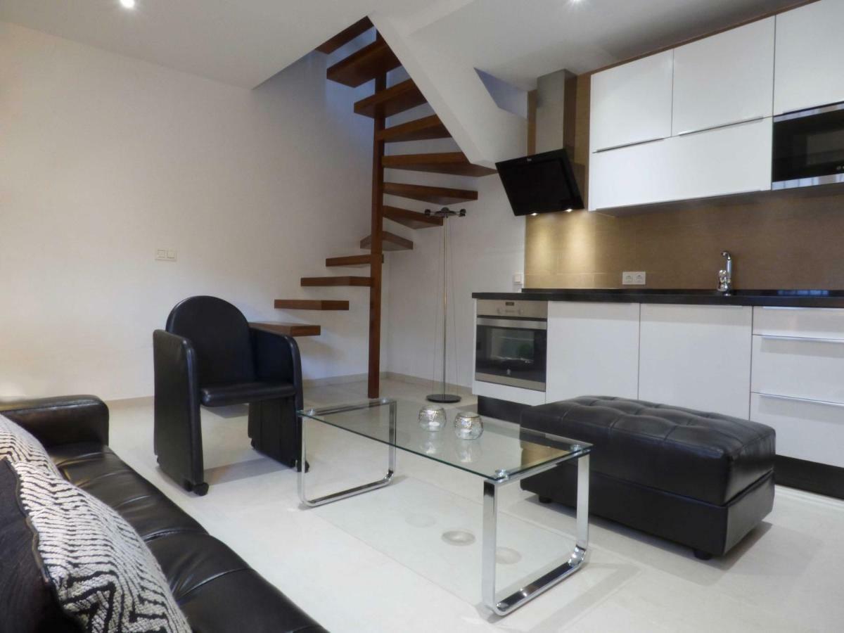 Polo Apartments - เบนาบีส ภายนอก รูปภาพ